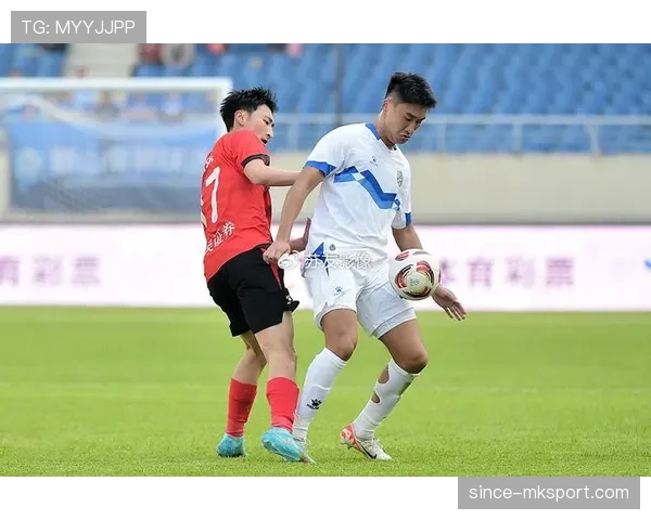 苏州东吴全队合练备战中甲联赛重点演练边路传中 苏州东吴全队合练备战中甲联赛重点演练边路传中